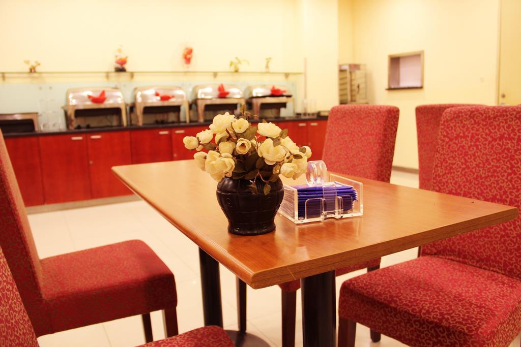 Hanting Express Shanghai Jinqiao Middle Yanggao Road Exterior foto